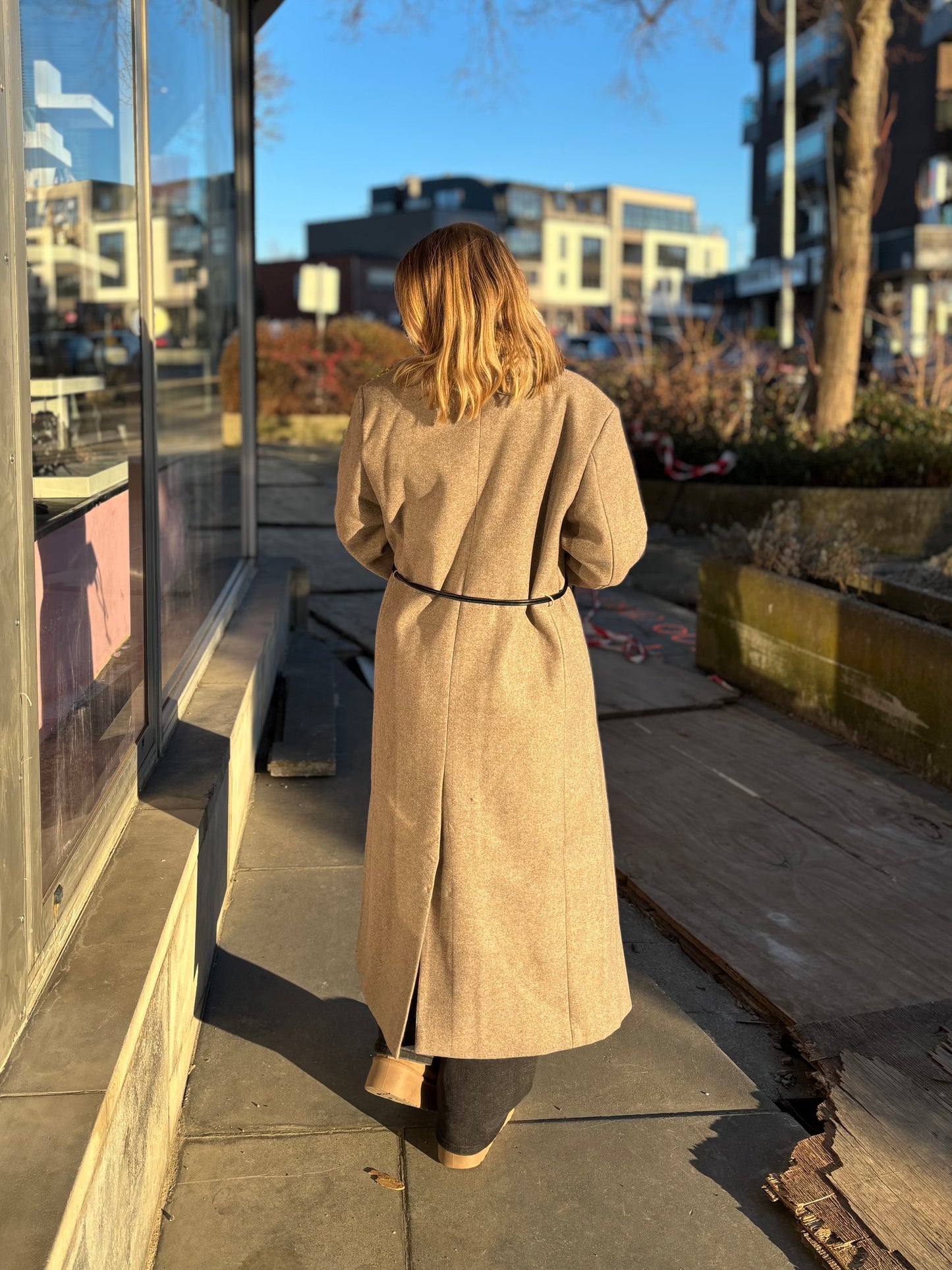 Trench taupe ceinturée