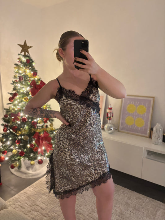 Robe sequins léopard asymétrique