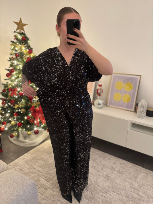 Combinaison noire à sequins