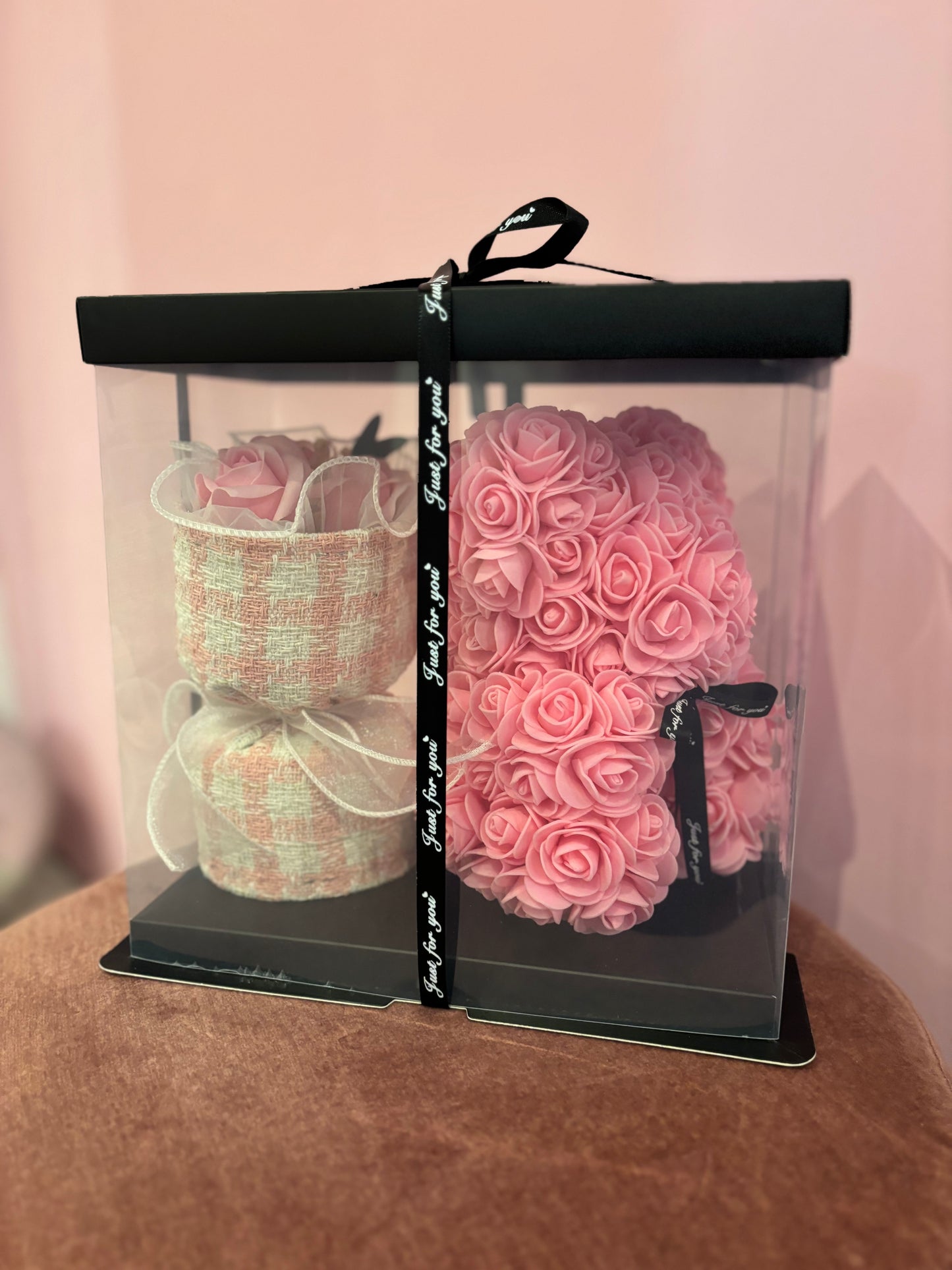 Ourson en fleurs roses et bouquet de roses éternelle roses