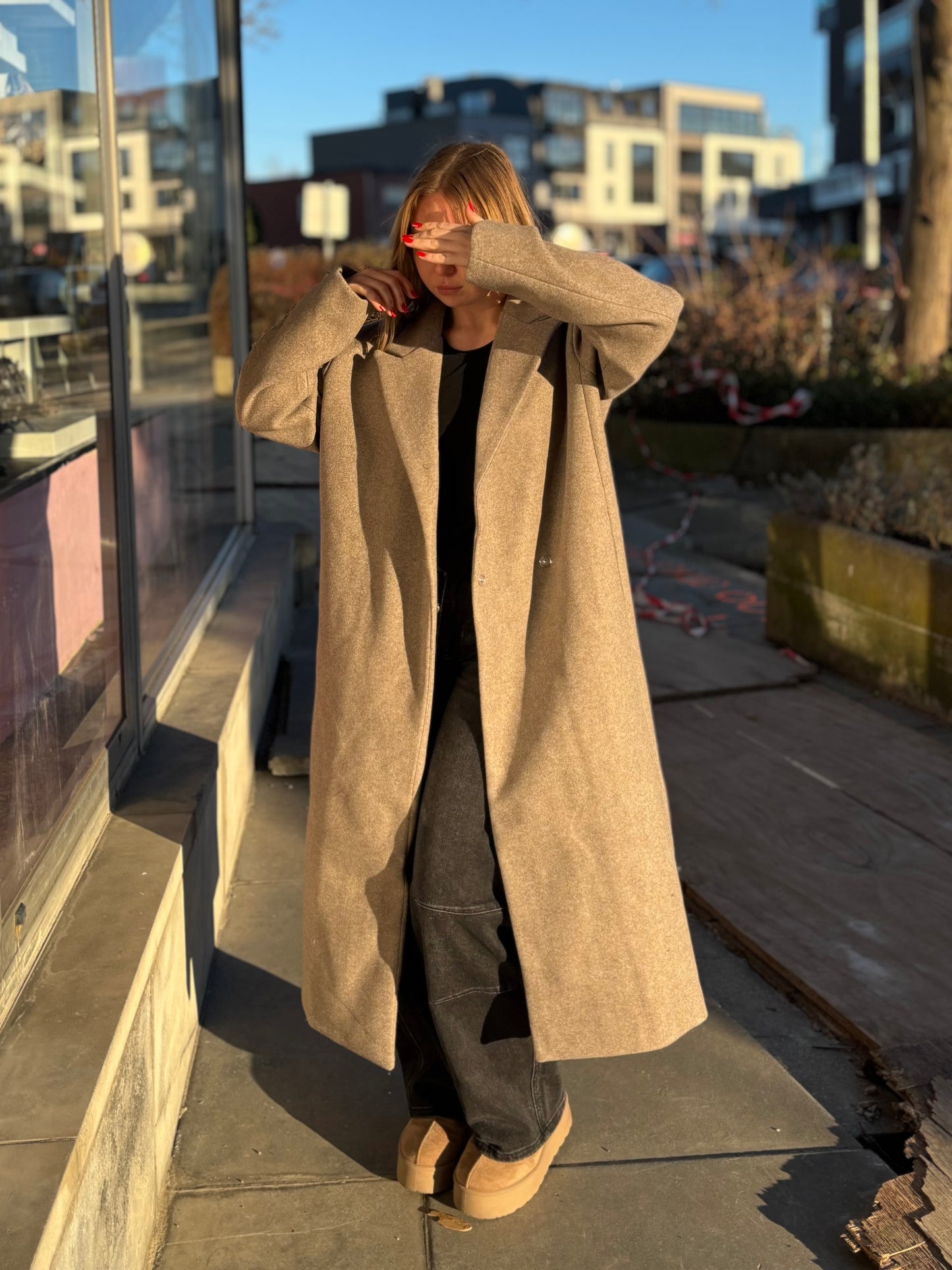 Trench taupe ceinturée