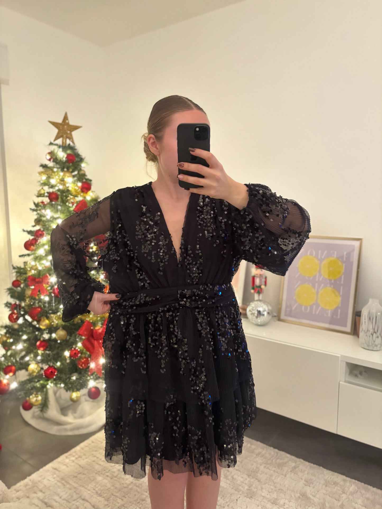 Robe Noire à volants avec voile et sequins
