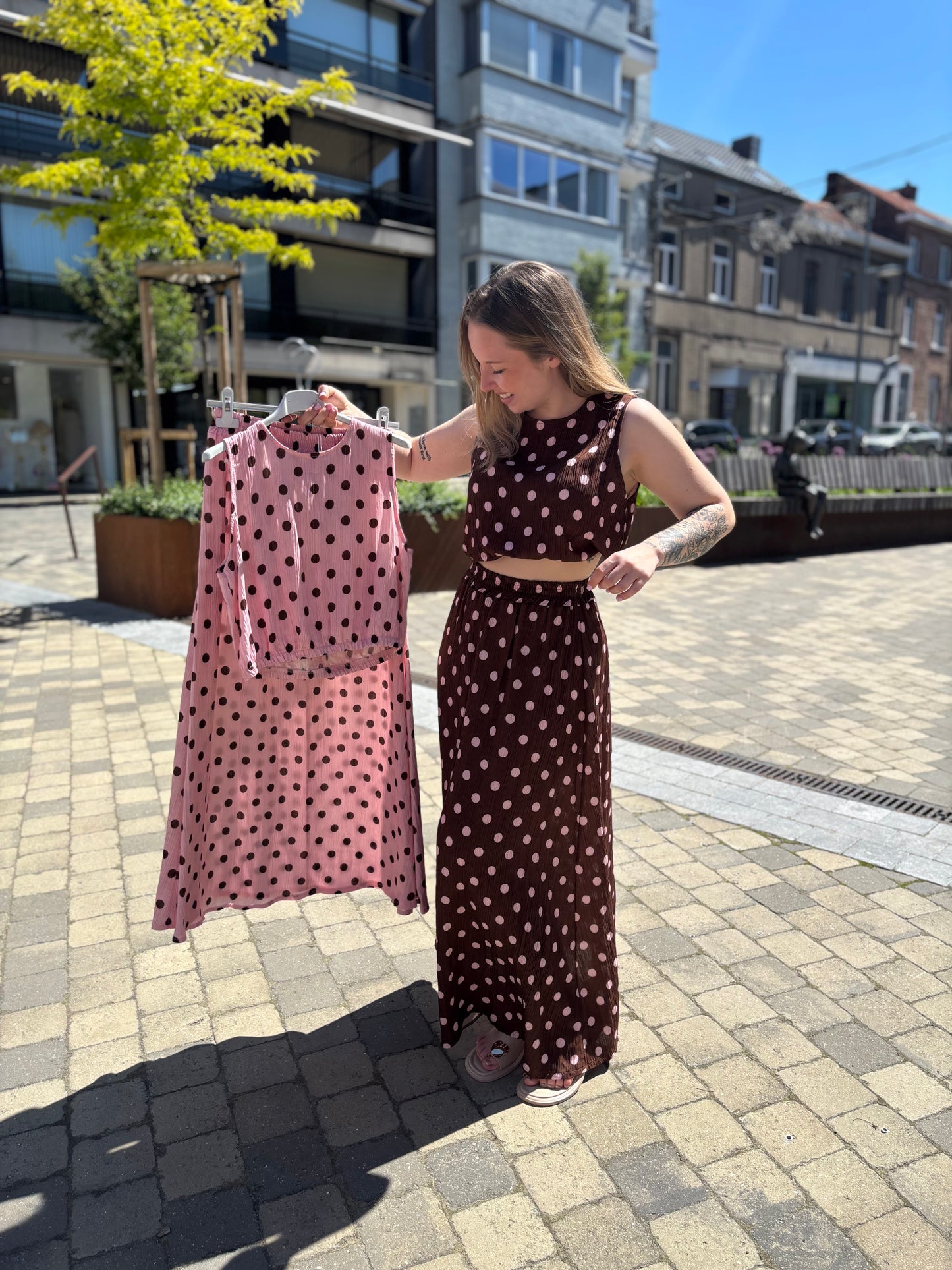 Ensemble à pois légèrement pailletés