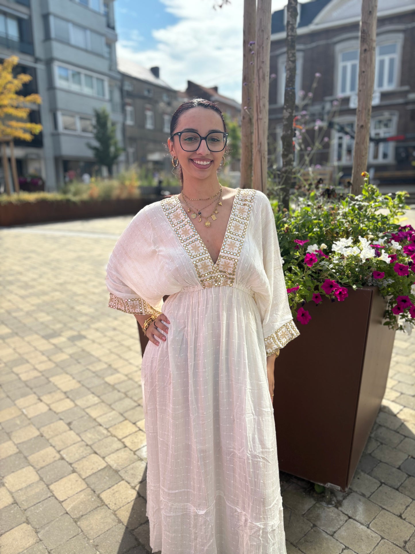 Robe India blanche et dorée