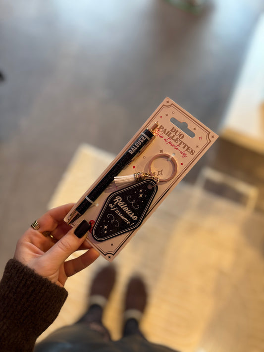 Bic à paillettes et porte clé râleuse