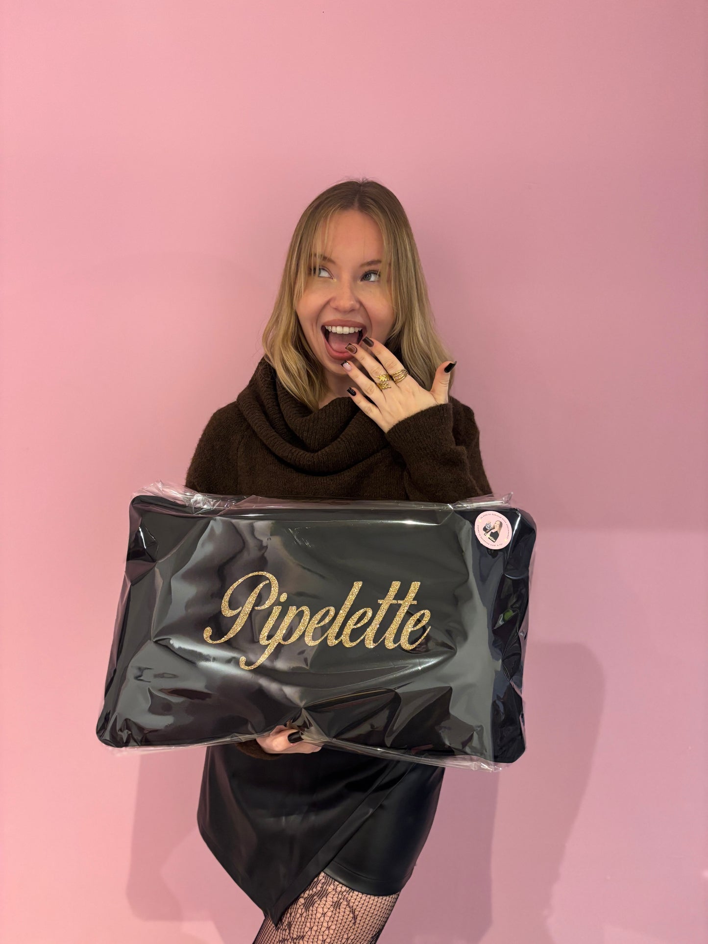 Coussin pipelette Noir et doré