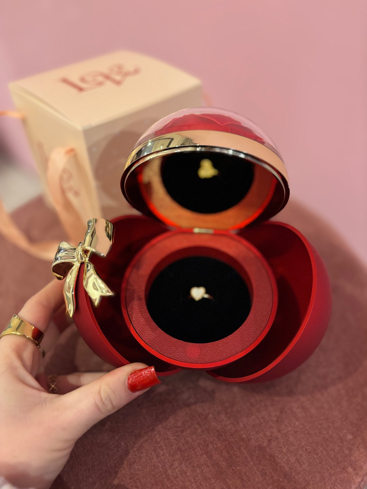 Boîte à bijoux avec rose rouge éternelle