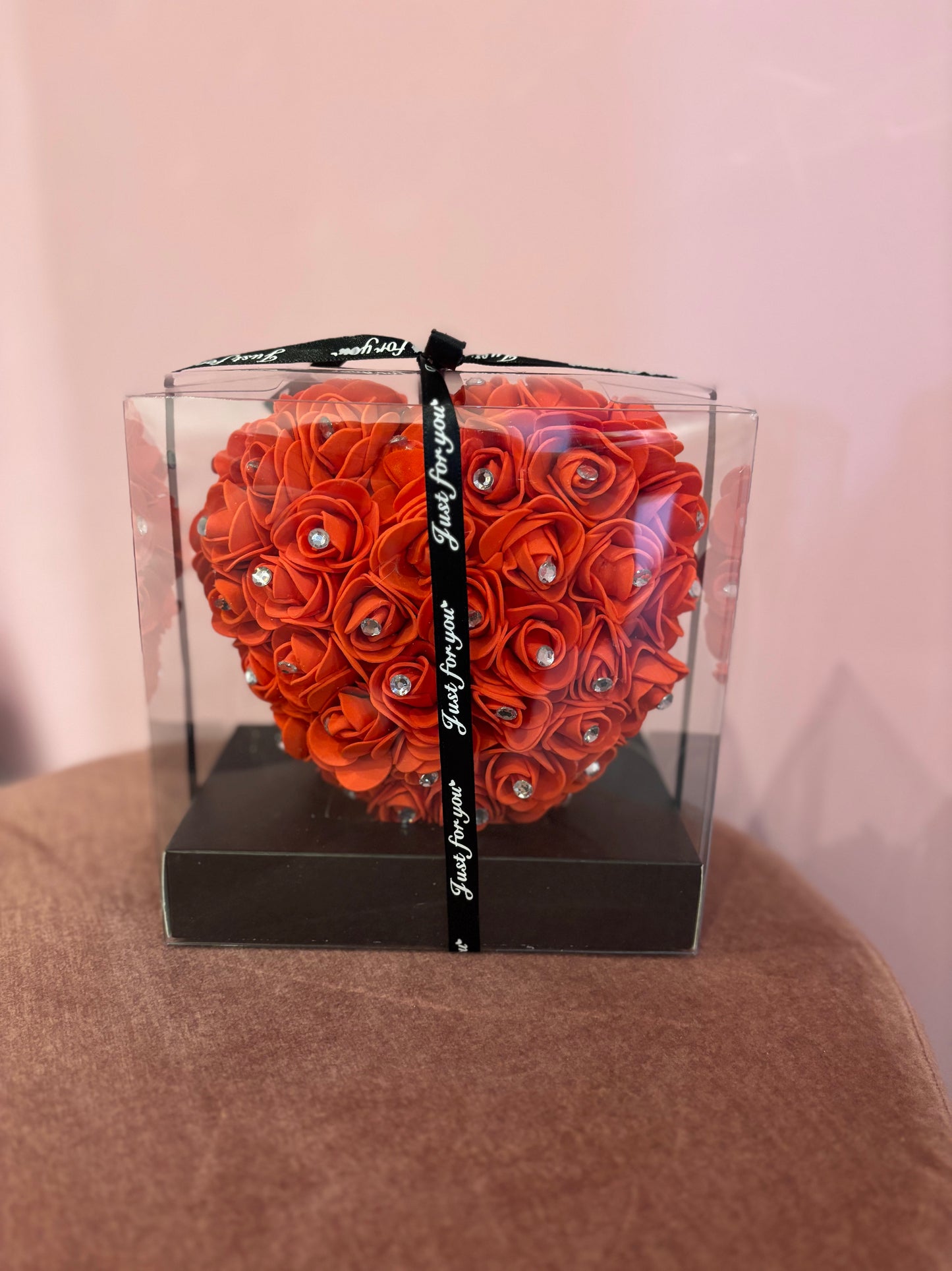 Petit cœur en fleurs rouges avec strass