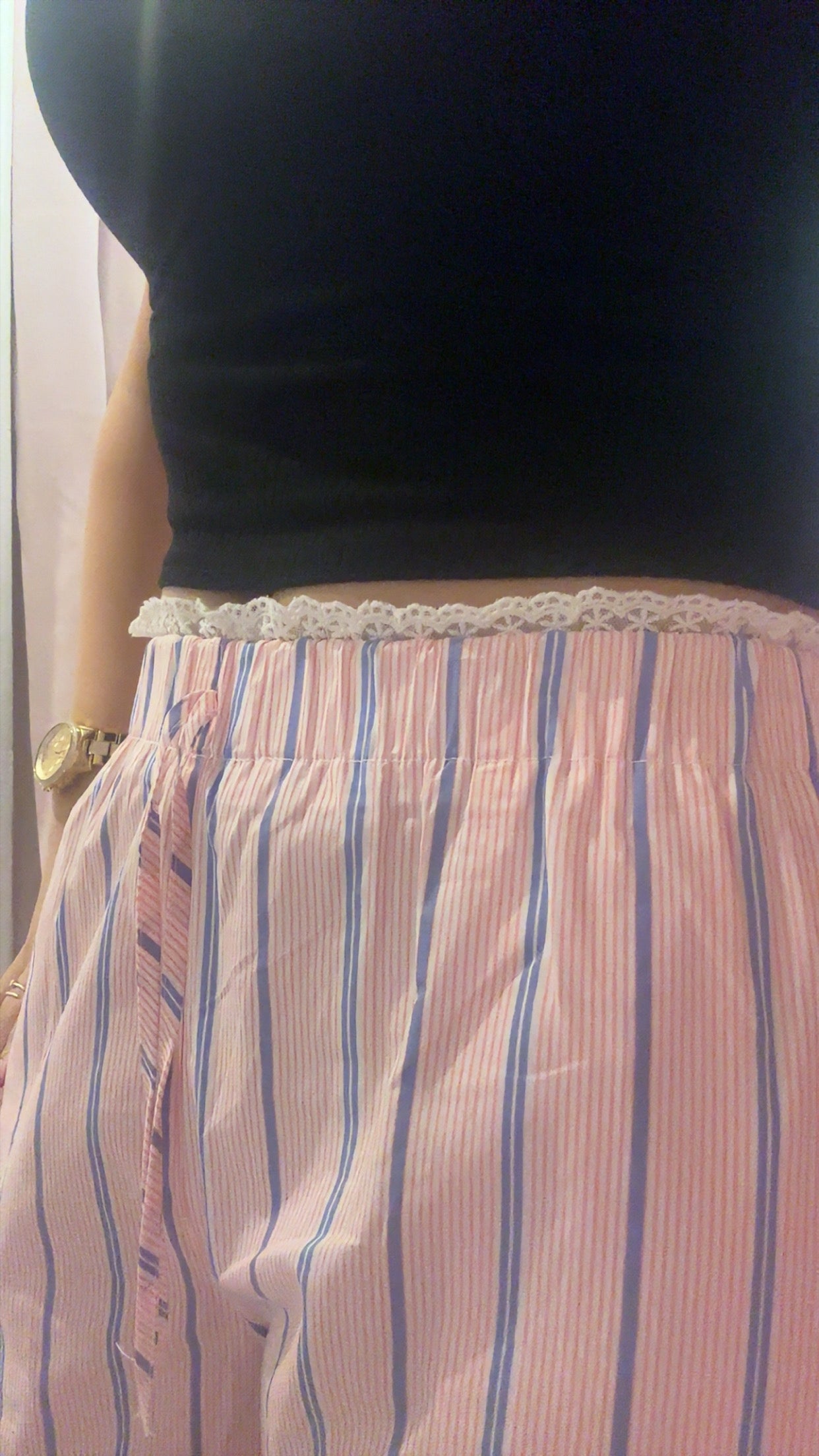Pantalon ligné bleu et rose