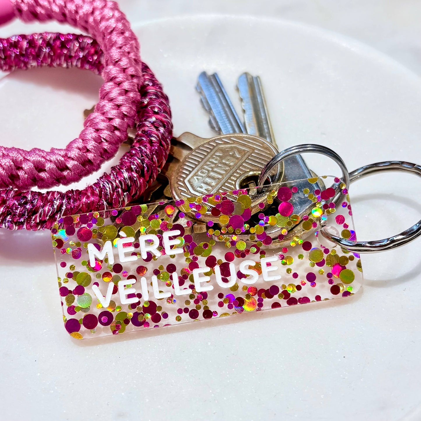 Porte clé à paillettes : mère veilleuse